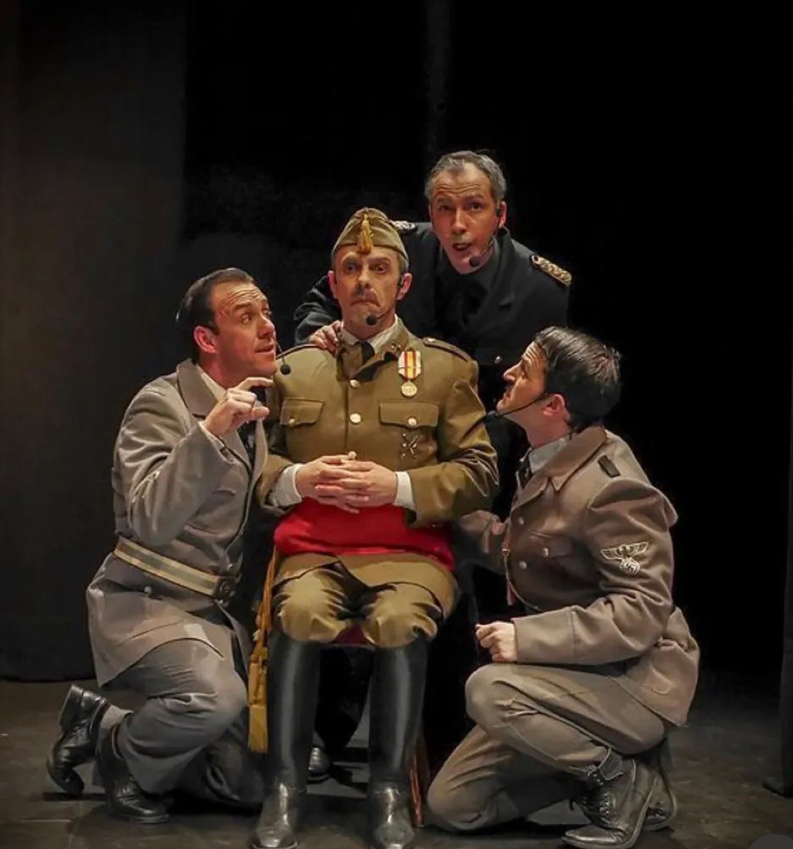 Mestre en una escena teatral