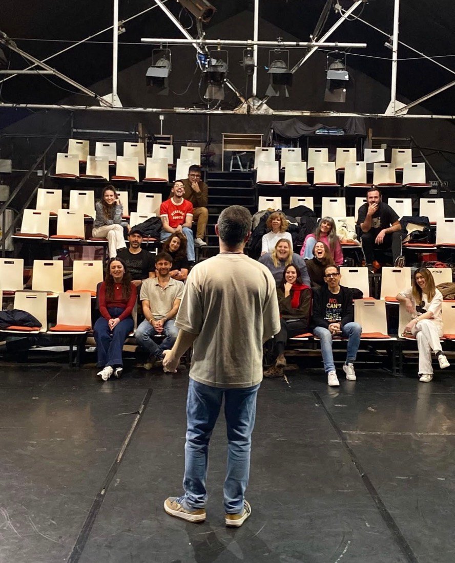 Mestre dirigiendo un ensayo
